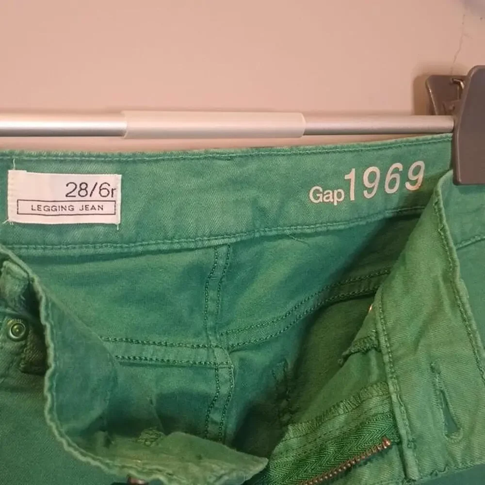 Gap 1969 green skinny jeans